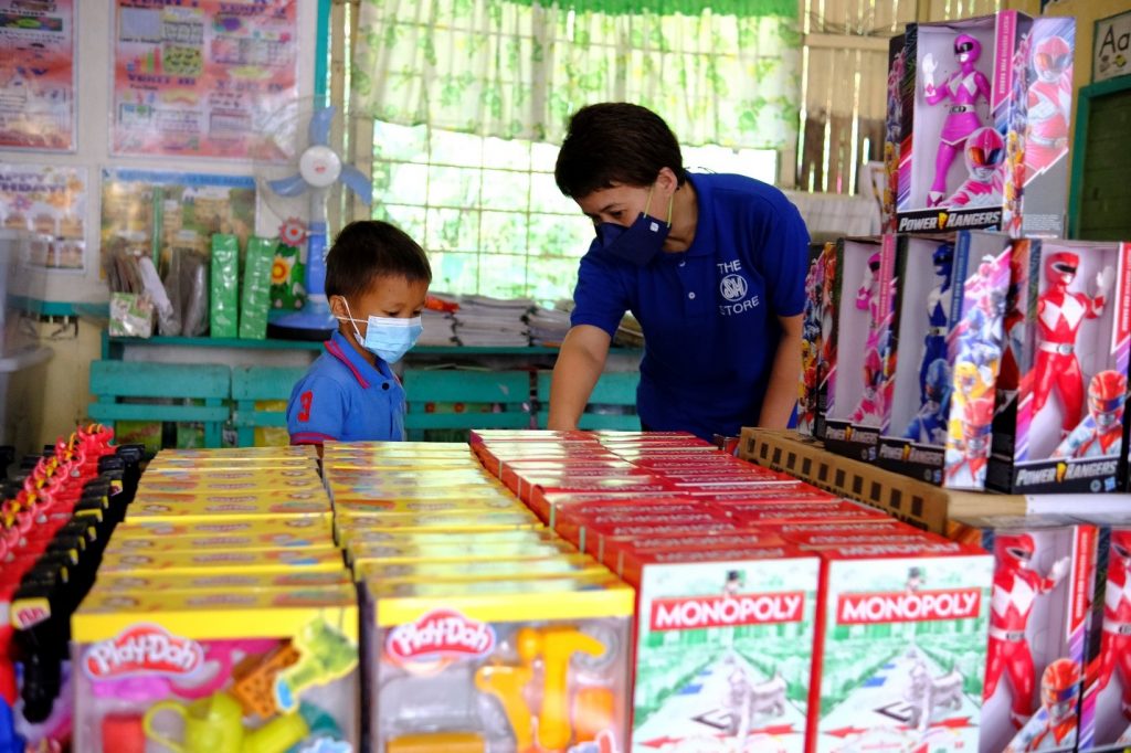 The Sinarmas Group AsiaStore surprises kids with toys, books, and school supplies in the small town of Rizal
